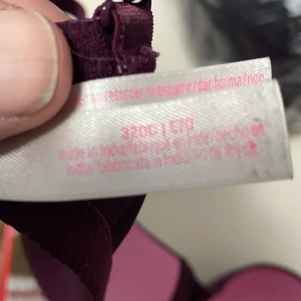 PINK Victoria’s Secret size 32DD maroon bra